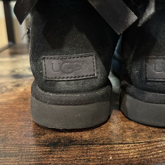 Ugg Bailey Bow Black Suede Boots size 6 - Picture 3 of 10